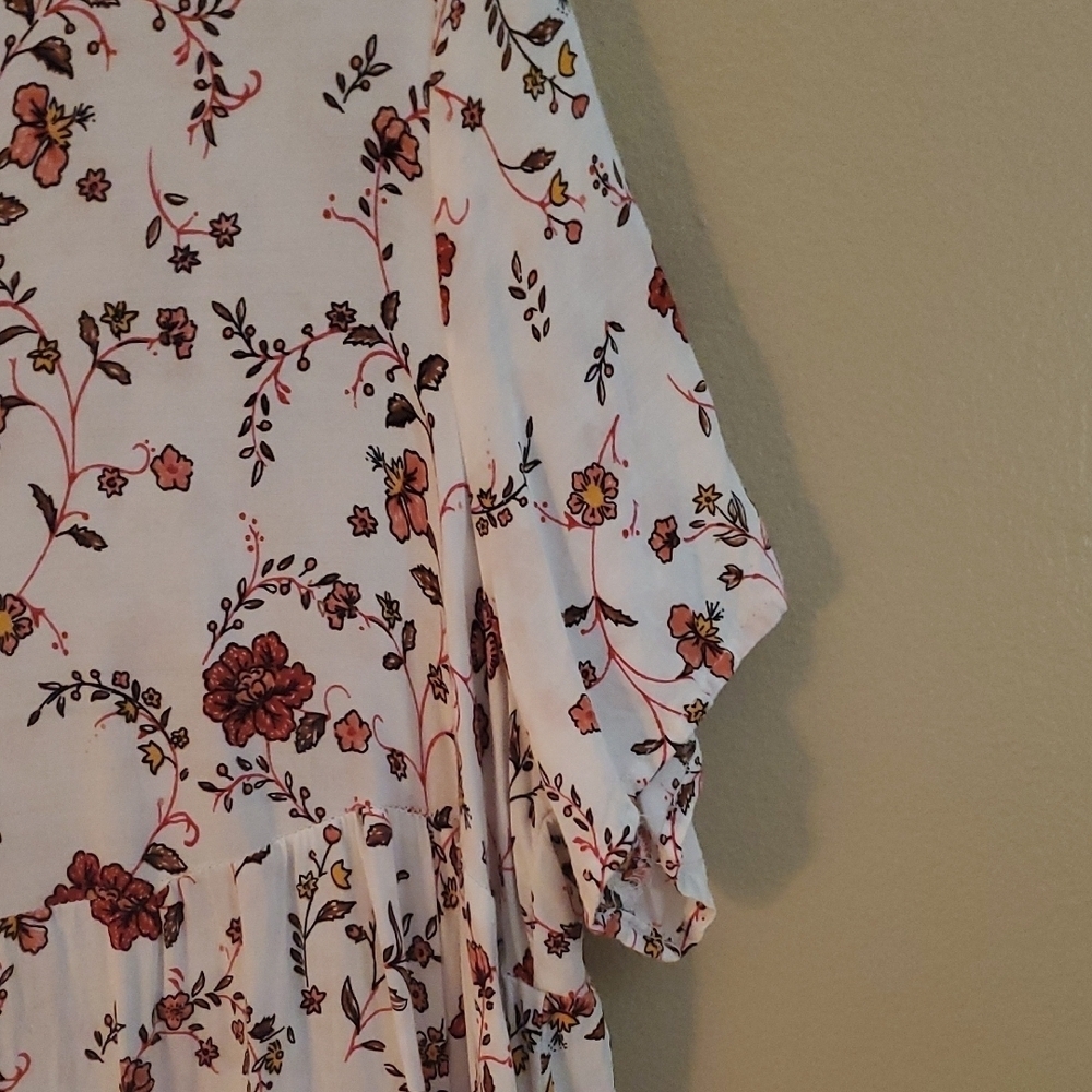 SHEIN Red and White Floral Dress - Picture 4 of 9